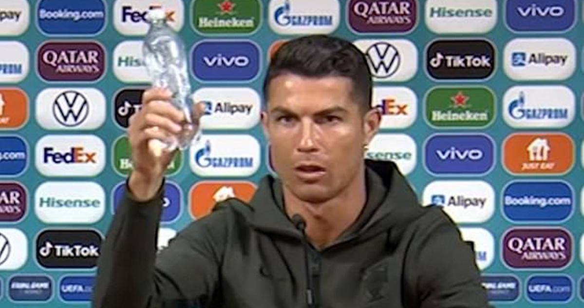 Cristiano Ronaldo tells people to drink water 'not Coca-Cola' at a news ...