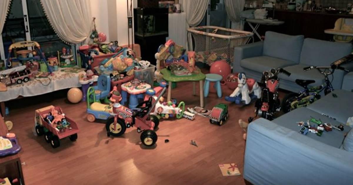 messy house, kids toys mess, messiest house