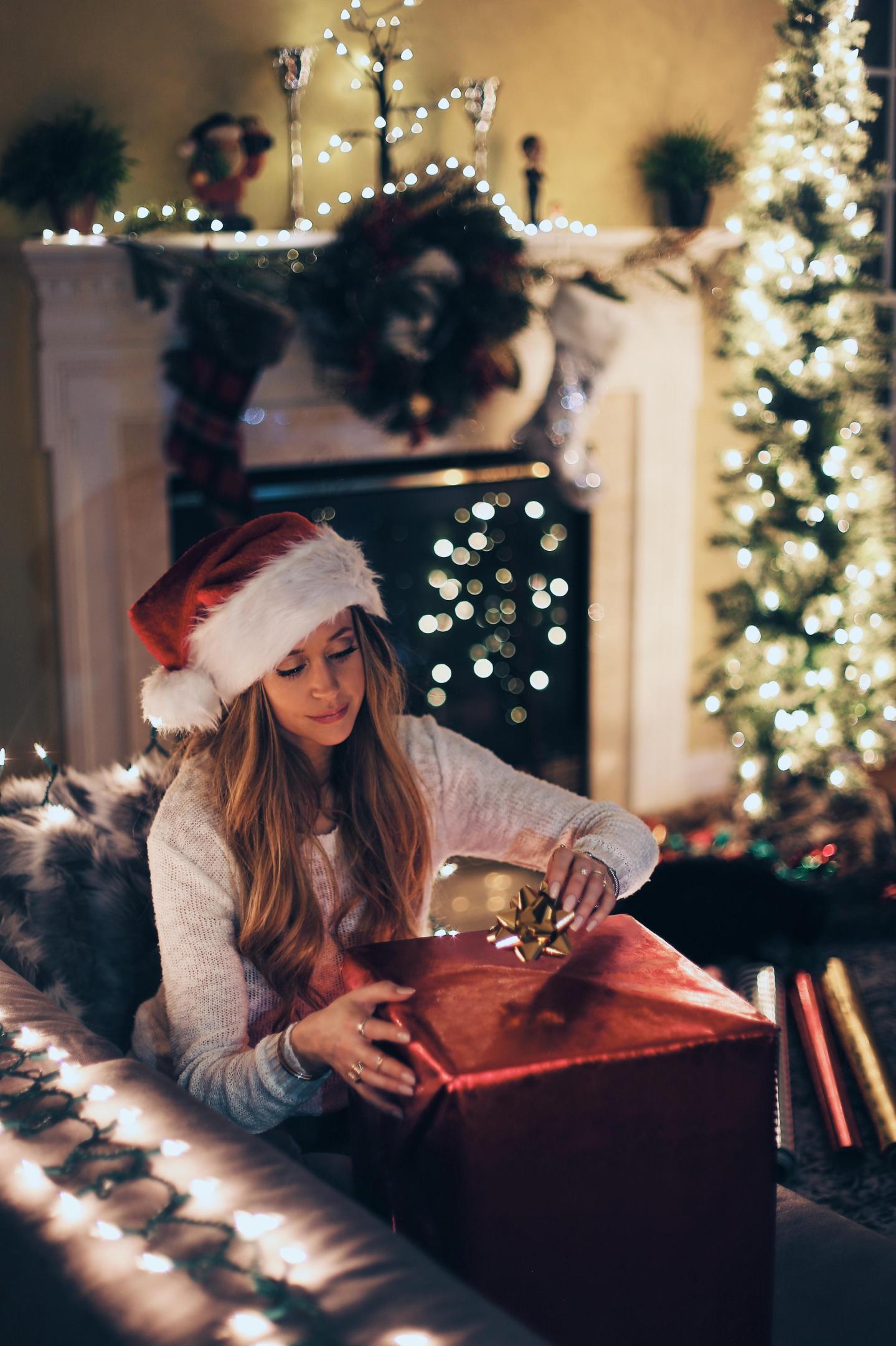 gifts; shopping; gift guide; holidays; gifts for mom