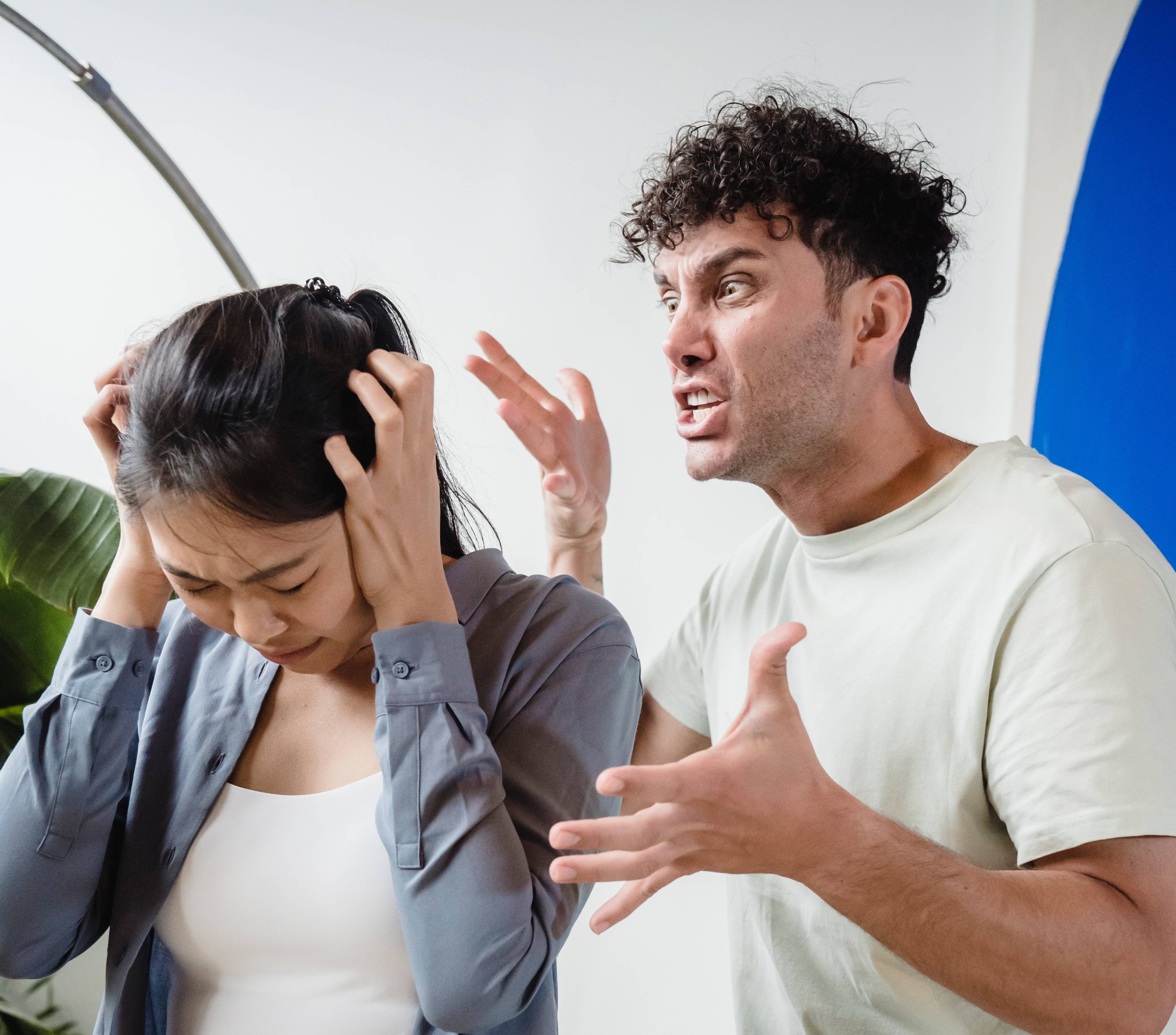 Parents Fight Therapist reveals why fighting parents are toxic to children - Upworthy