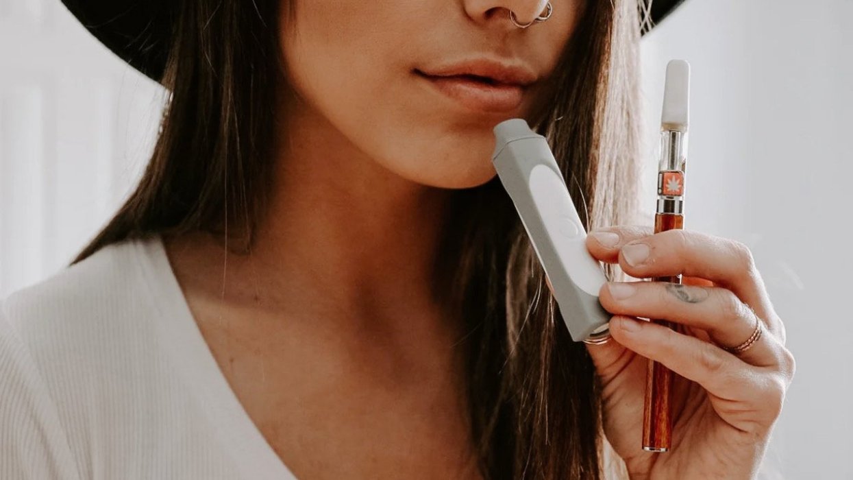 Eliminate secondhand vape smoke with this groundbreaking personal filter -  Upworthy