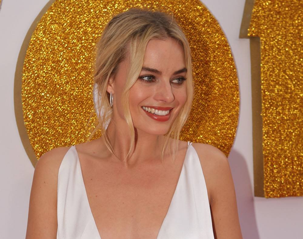 margot robbie, sign language, barbie