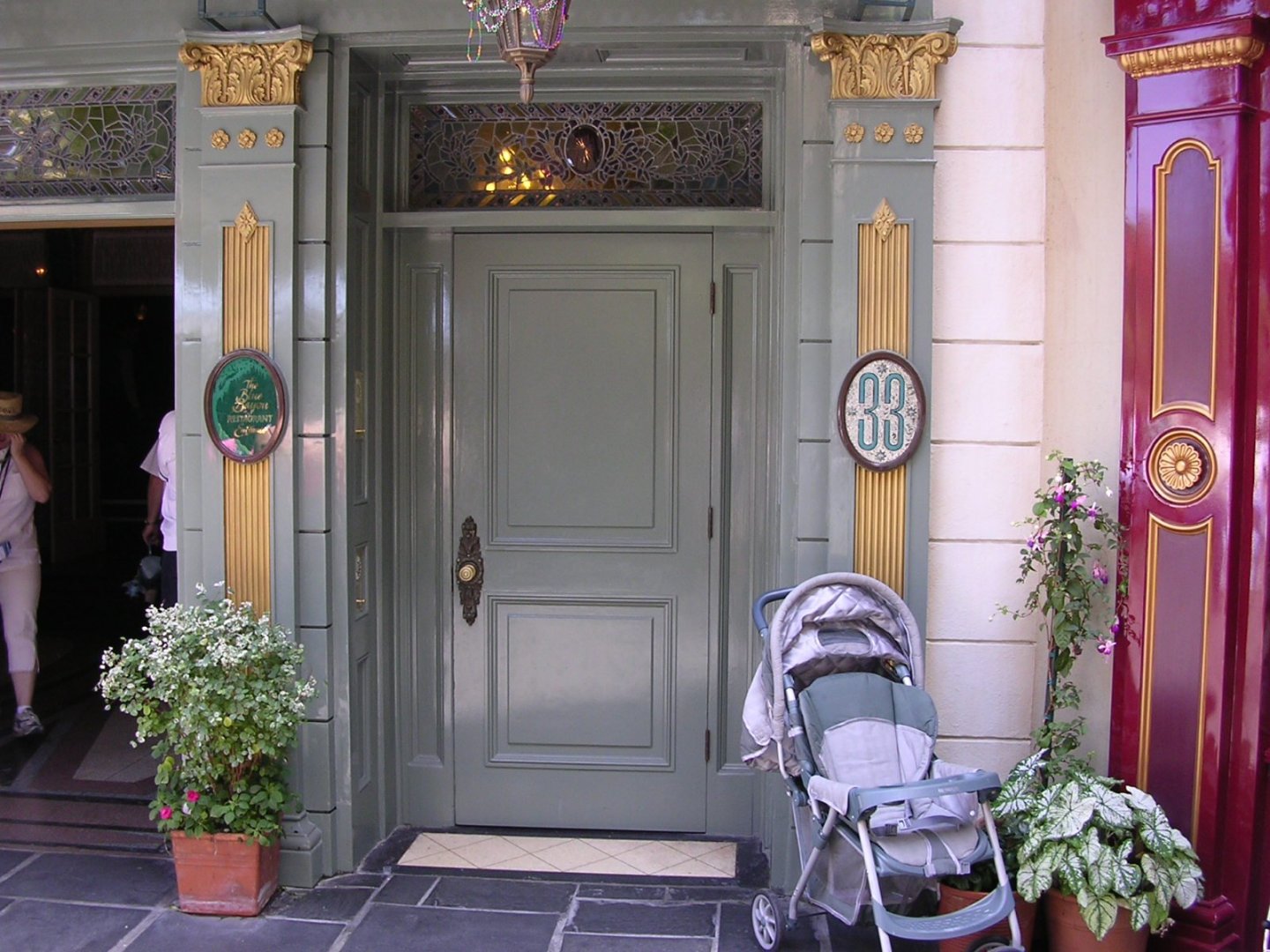 Disney, camouflage, Club 33