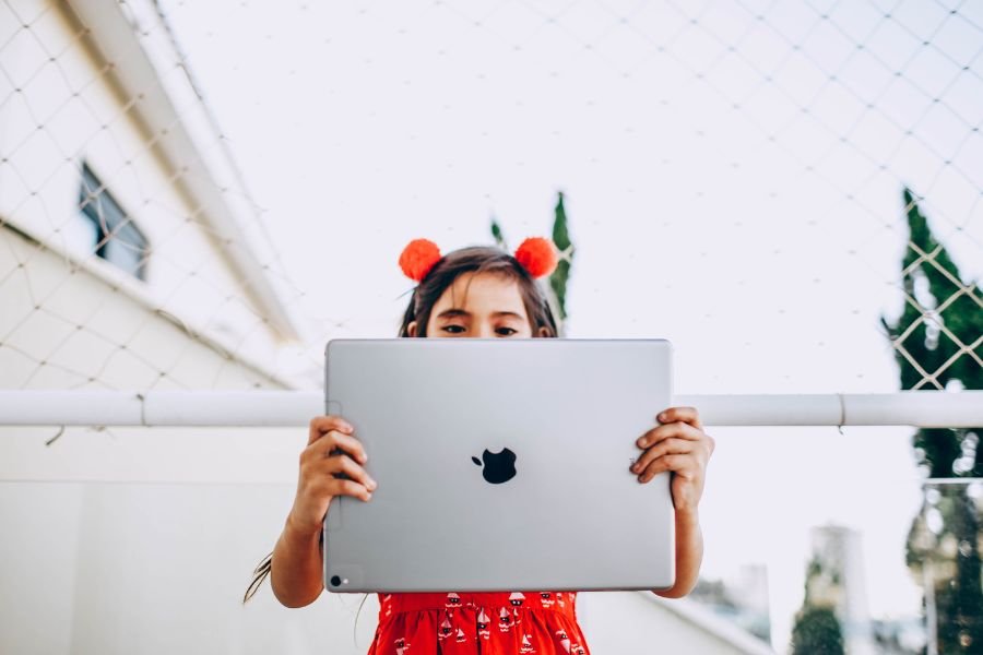 screentime and kids, ipad kids, kids and ipads, limiting screentime