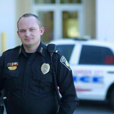 a photo of a police officer.