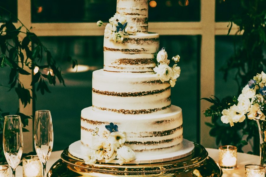 wedding mishap, fallen cake, kind groom, bride reaction, viral video, Instagram clip, wedding disaster, compassionate response, waiter trip, four tier cake, wedding day, calm under pressure, love story, wholesome moment, internet reacts, relationship goals, wedding planner, feel good, viral moment, heartwarming