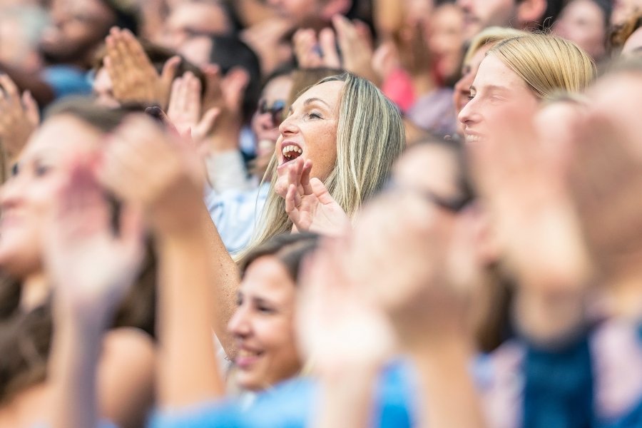 people clapping in a crowd