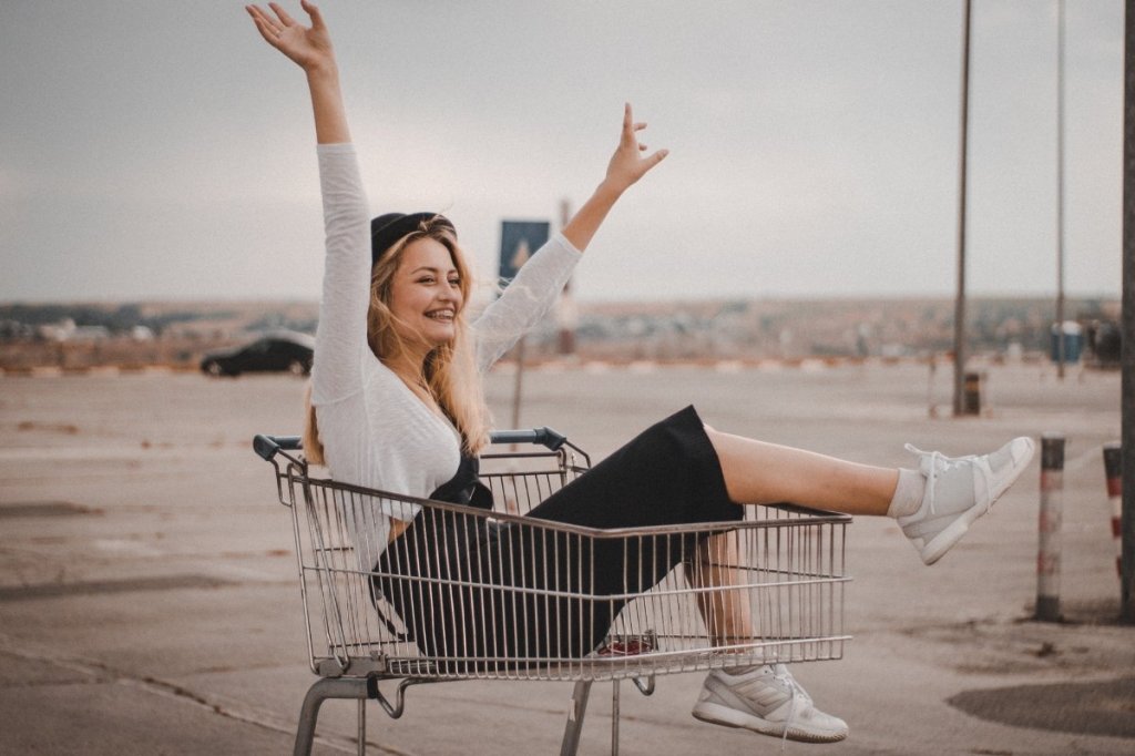 shopping cart theory, returning shopping cart, signs someone is a good person