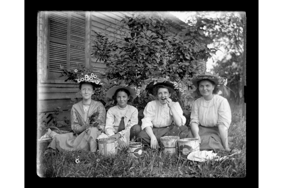 women, young women, victorian era, victorian women, ladies