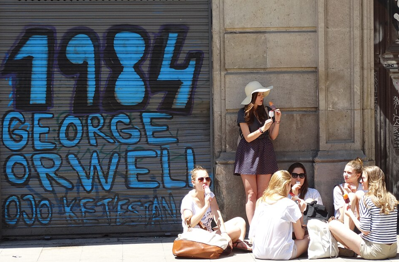 1984, george orwell, 1984 mural, ice cream, barcelona, spain, literature