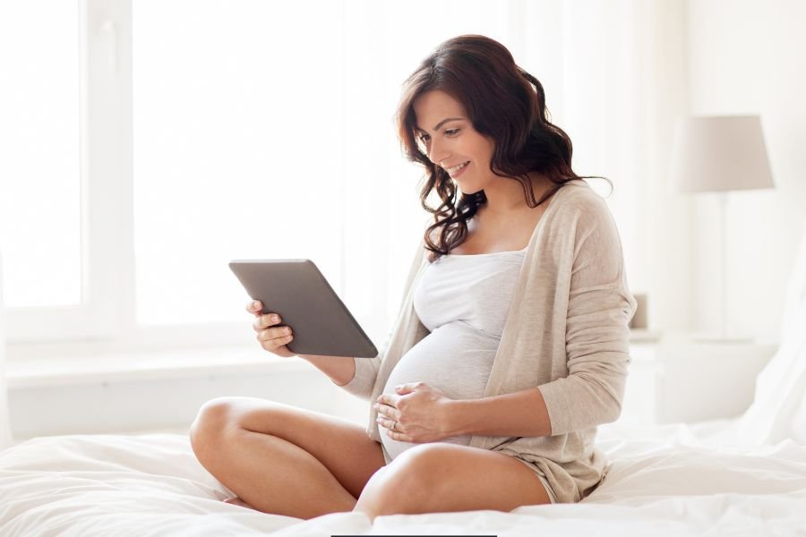 pregnant woman, pregnancy, pregnancy health, black maternal health week, women