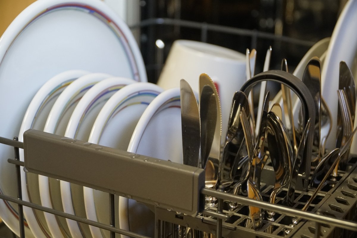 dishwasher, how to use a dishwasher, dishwasher tips, cleaning hacks, washing dishes