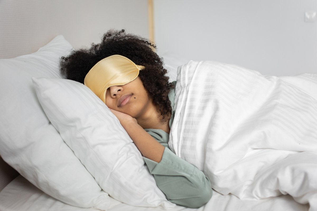 mom sleeping, baby crying, middle of the night