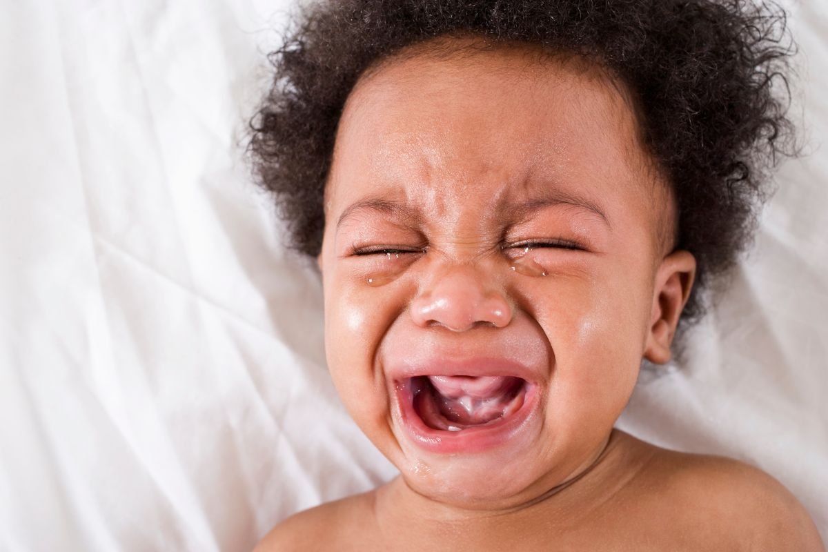 Mom captures her 10-yr-old son on camera at 3am comforting her toddler so she could sleep