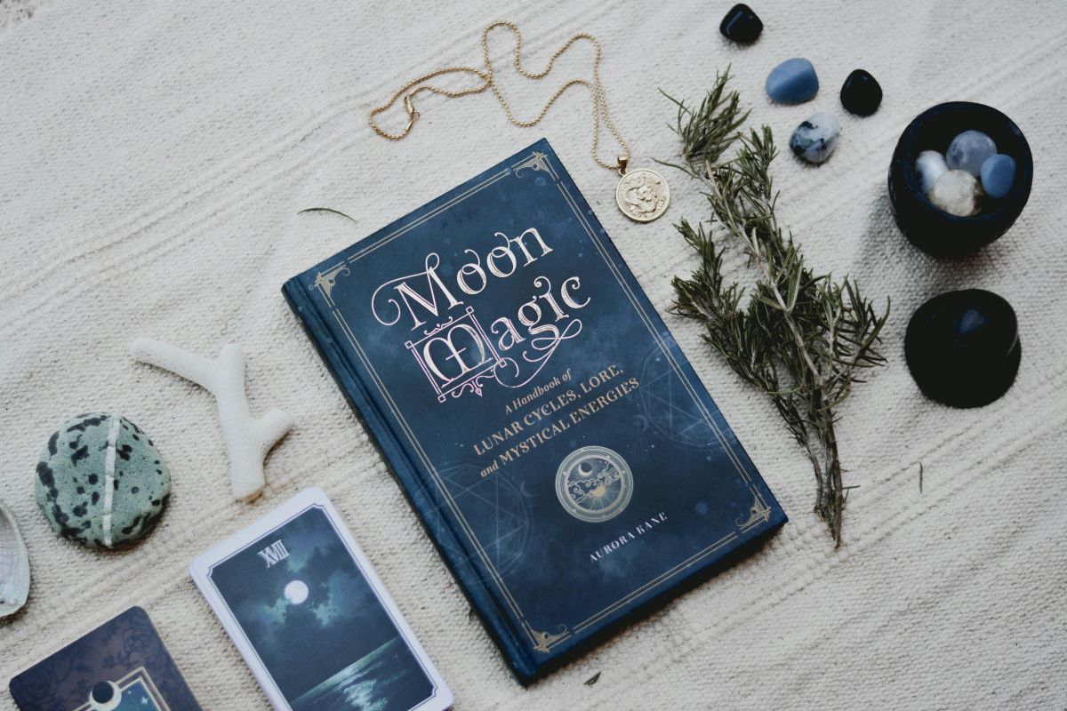 witches, witchcraft, love, love spells, love potion, relationships, dating, romance, women, girls, internet, tiktok, funny