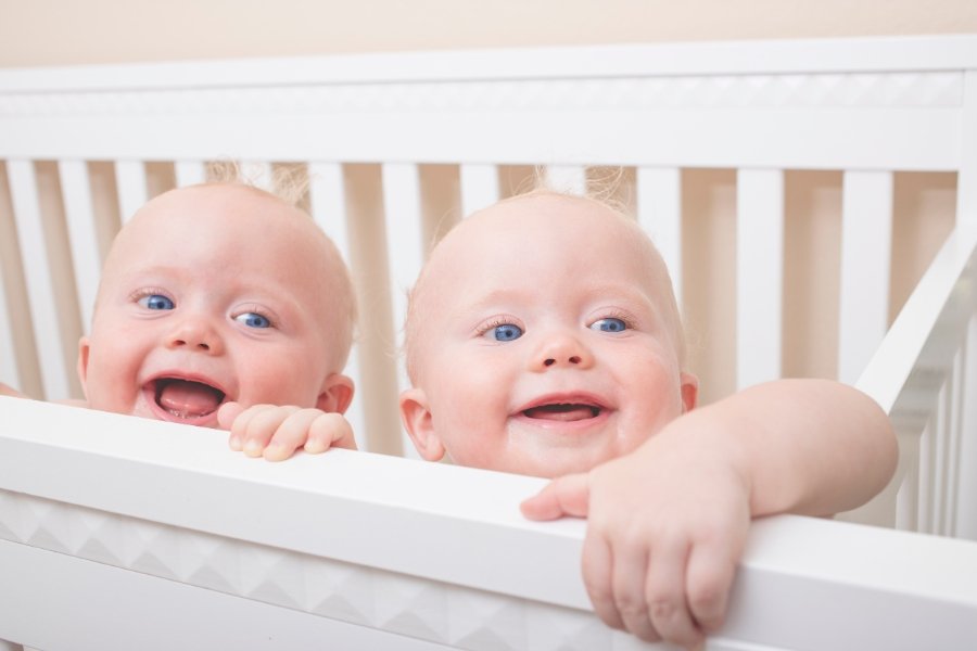 identical twins, babies, twin mix-up, twin swap, parenting