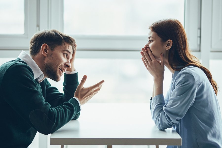 communication, conversation, two people talking, grice's maxims