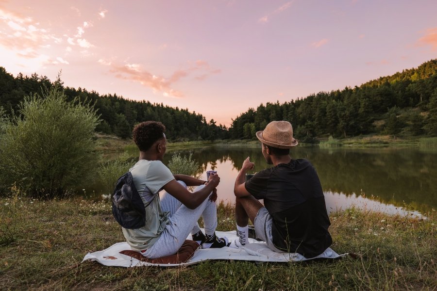 romantic dates, hiking, camping, first date, couples