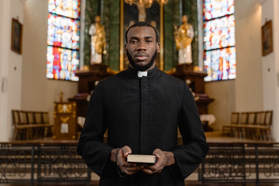 catholic priest, catholic church, becoming pope, choosing a new pope, pope