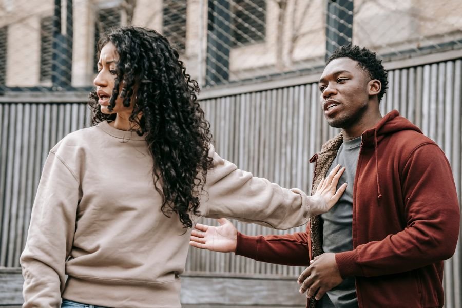 breaking up, ending a relationship, leaving a partner, how to break up with someone