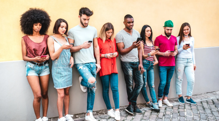 young people, smartphones, teens phones, smartphone addiction, smartphone use