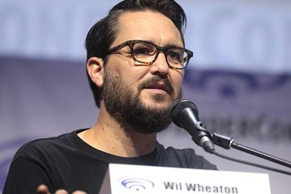 Wil Wheaton gave a perfect explanation of how to separate problematic artists from their art