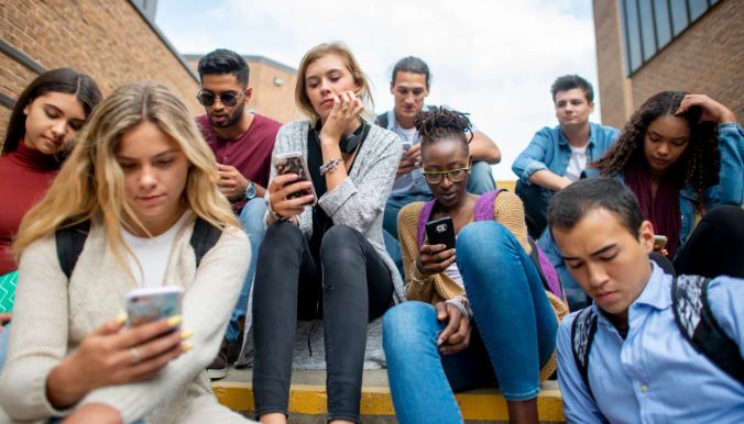 social media, smartphones, social media addiction, teens smart phones, screentime, teens phones
