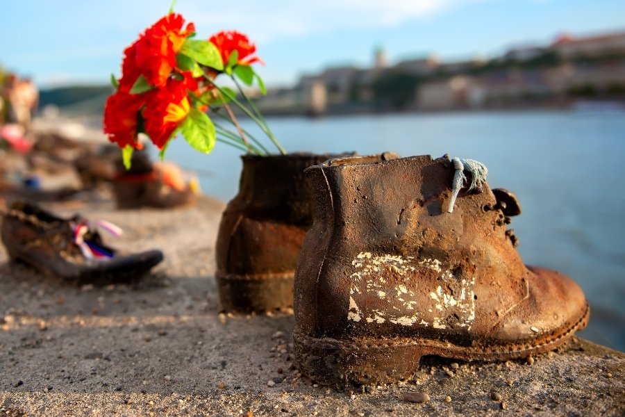 shoes on the danube, holocaust memorial