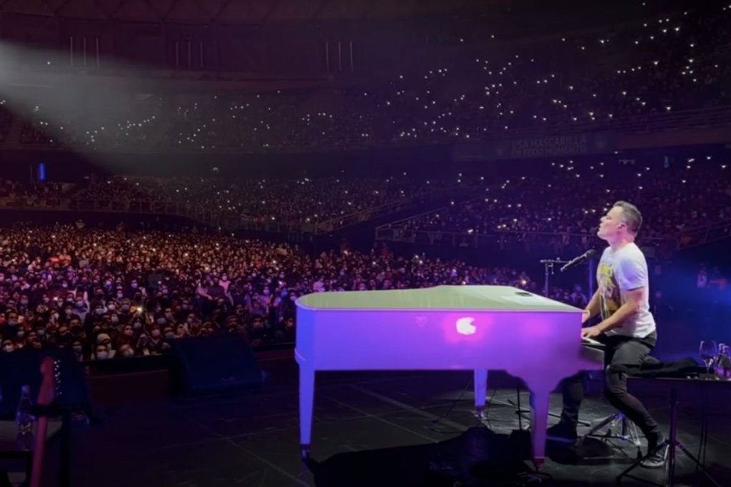 Marc Martel, stadium of people, freddie mercury, queen singalong