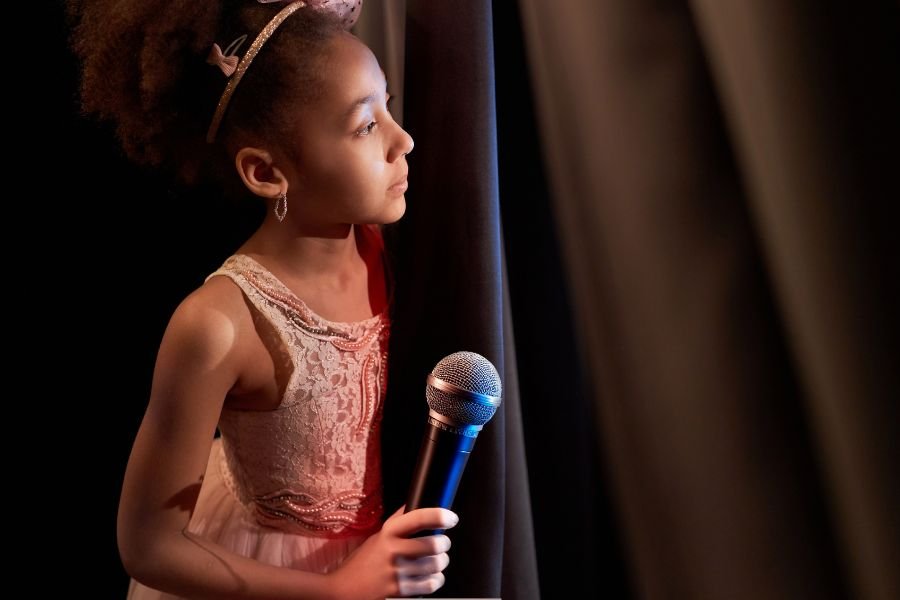 4th grader who went viral for 'Defying Gravity' talent show performance wows 'Wicked' star