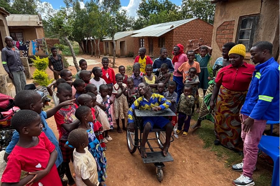 group, Malawi, Malawi Wheels, crowd, ministry, mission