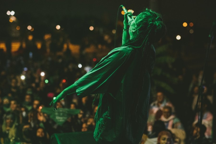 music lyrics, misogyny, pop culture, explicit content