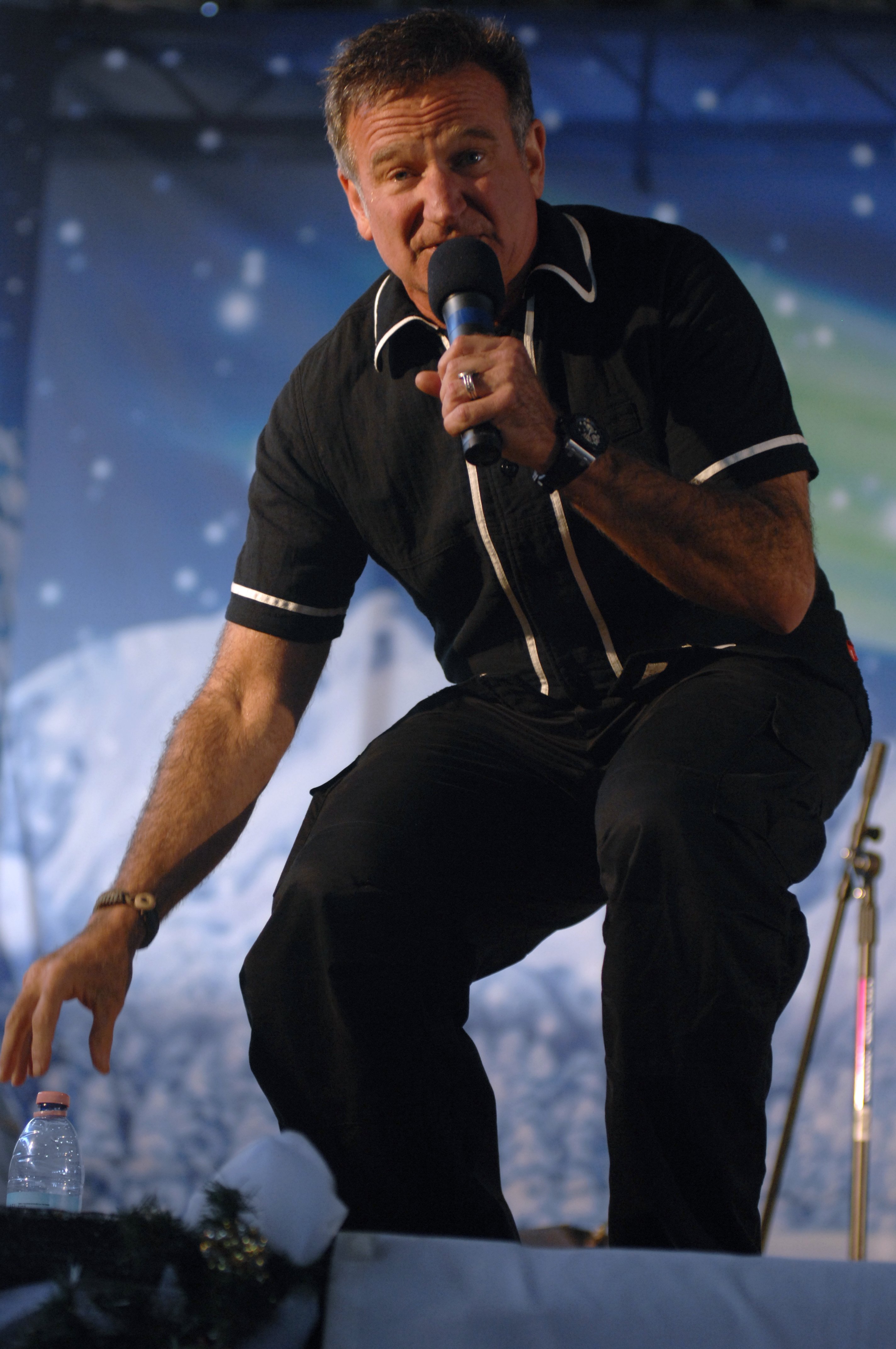 Robin Williams saw a struggling comedian bomb on stage. He changed her life with one sentence.