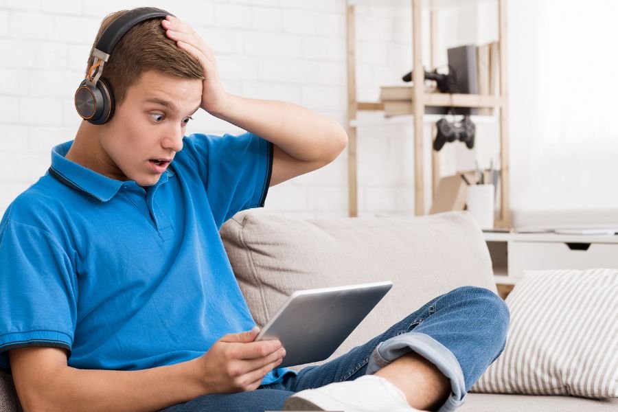 Gen Z; internet safety; AOL chatrooms; Millennial teens; Oregon Trail; Xennials; early internet; parenting