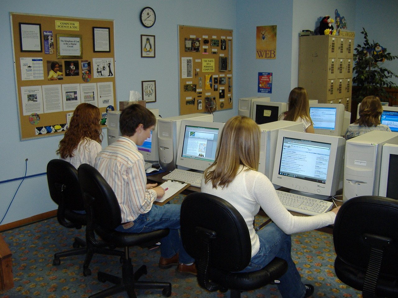 millennials, millennial computer, computer lab, millennials internet, millennial technology