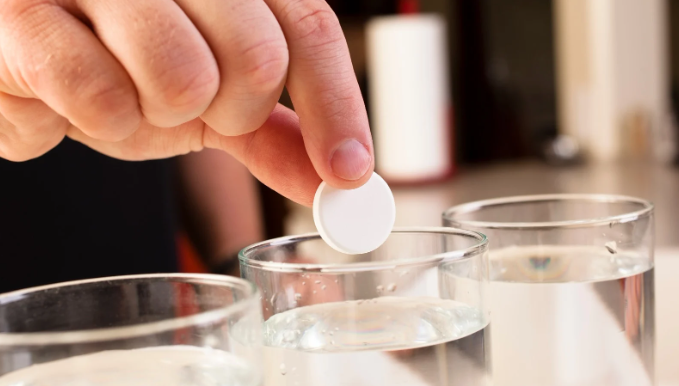 dental tablets, alkaseltzer, galss, hand in glass, water, drinks, upset stomach