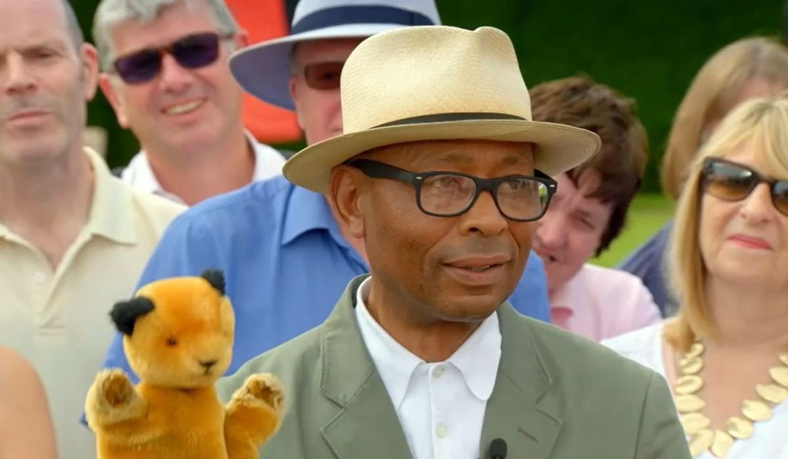 Ronnie Archer-Morgan, Antiques Roadshow, BBC, antiques, ivory