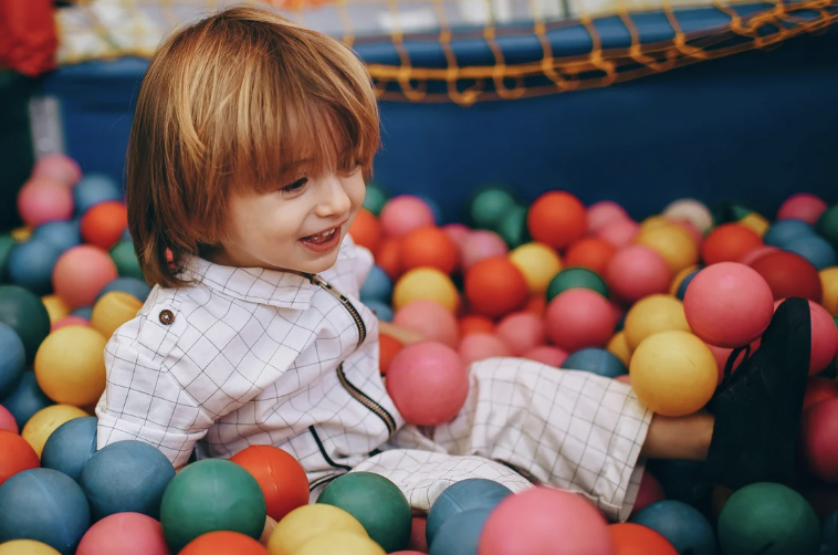 childhood, core memories, frugal, money, money free activities, parenting, kids