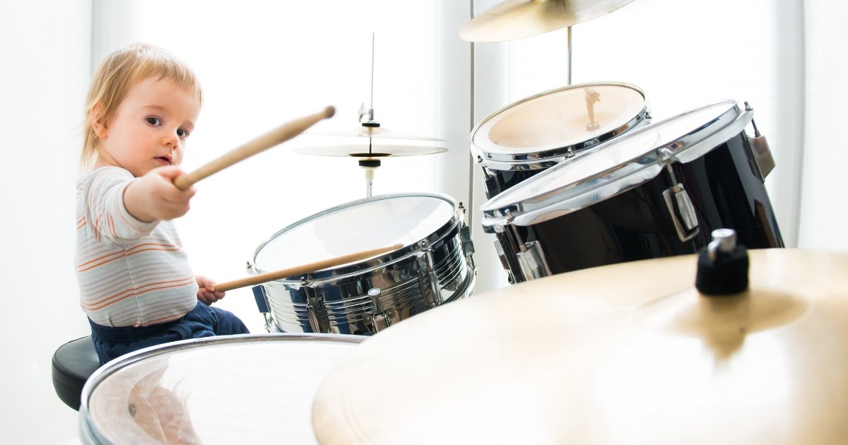 Precocious toddler drums and sings 'Pocketful of Sunshine' with stunning precision