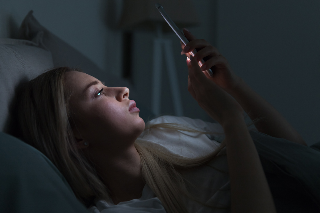 scrolling, phone, addiction, evening, habits