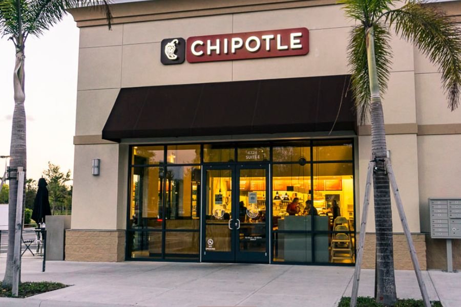 British; American; Chipotle; fast food; chain restaurant; good manners; rude americans; british manners