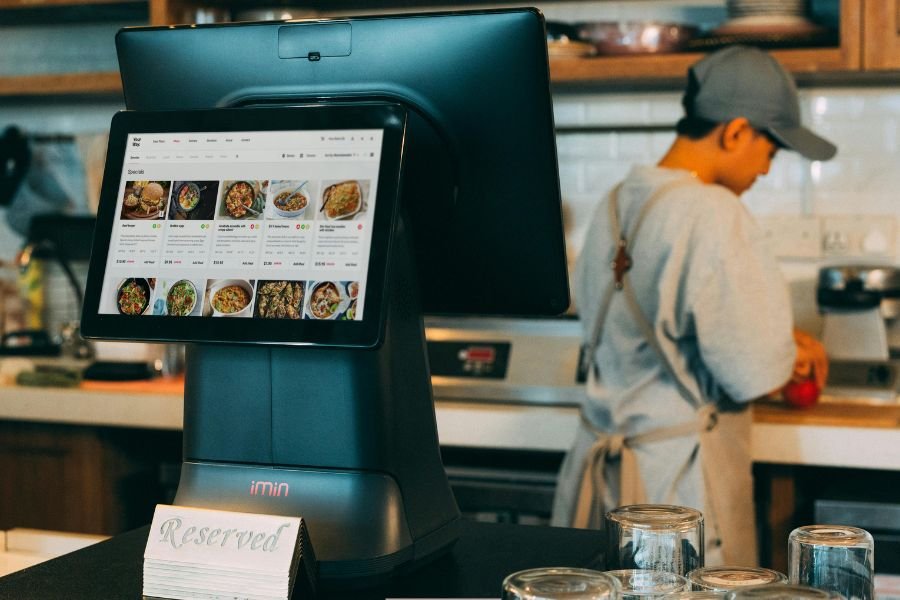 British; American; Chipotle; fast food; chain restaurant; good manners; rude americans; british manners