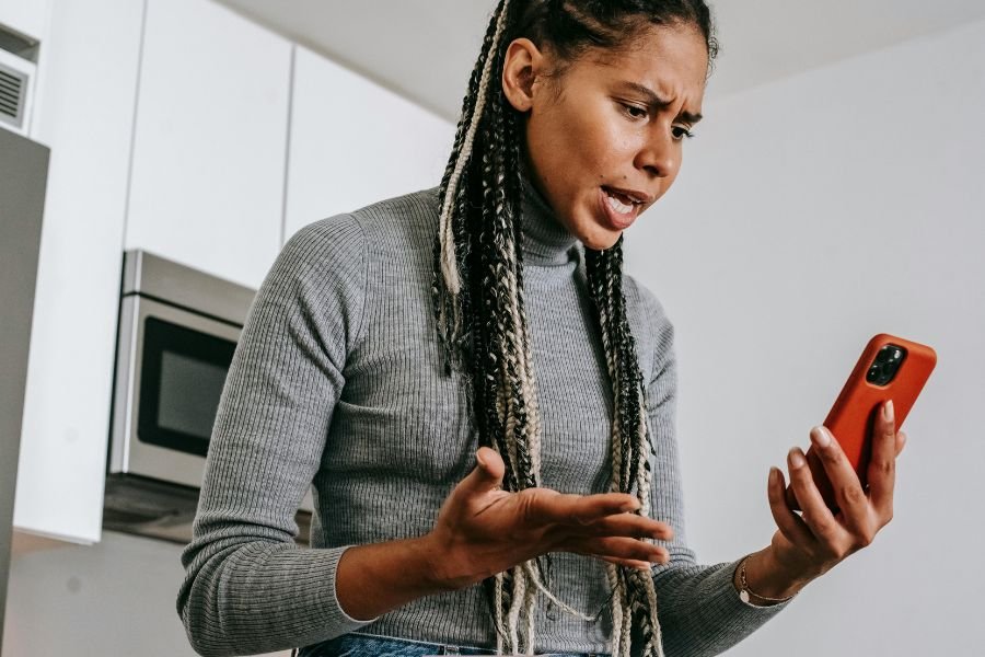 British; American; Chipotle; fast food; chain restaurant; good manners; rude americans; british manners