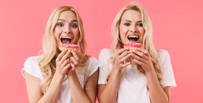 twin teen girls, twins with cupcakes, blonde girls, hungry twins, twins, twins white shirts