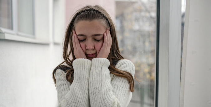 sad girl, lonely girl confused girl, personality, self-absorbed parents, girl touching face
