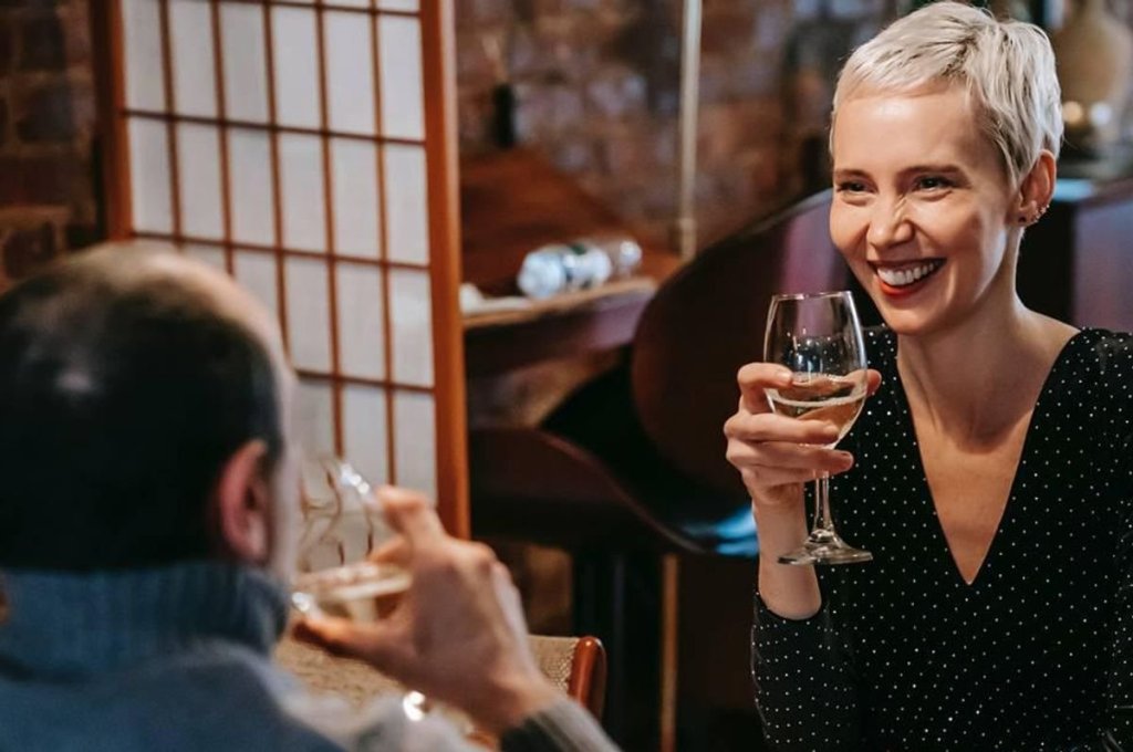 flirting, how to flirt, flirting studies