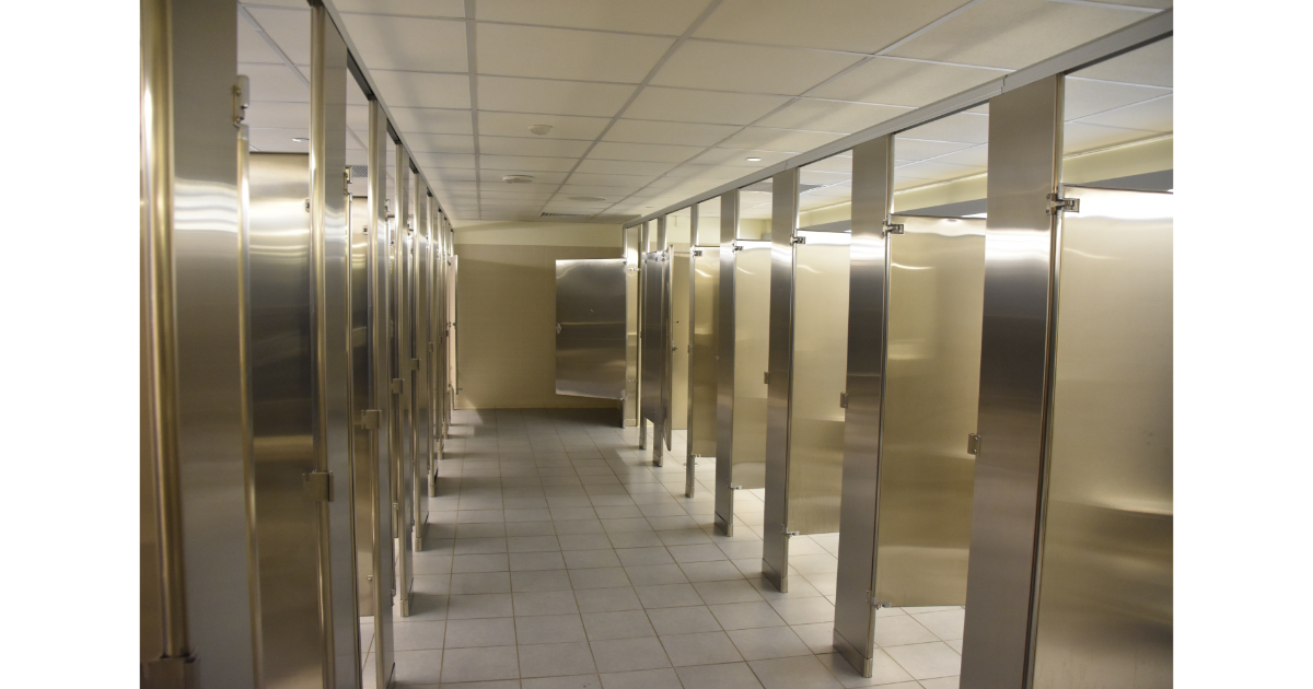 america, usa, american culture, europe, culture, americans, europeans, americans abroad, tourists, immigrants, bathrooms, bathroom stalls, privacy