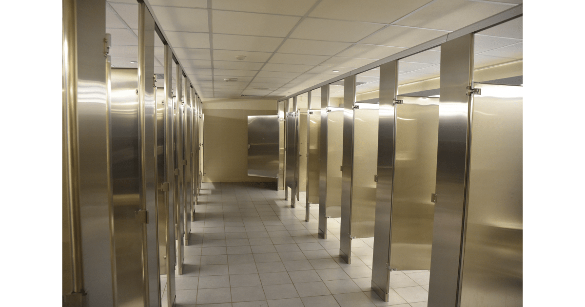 america, usa, american culture, europe, culture, americans, europeans, americans abroad, tourists, immigrants, bathrooms, bathroom stalls, privacy