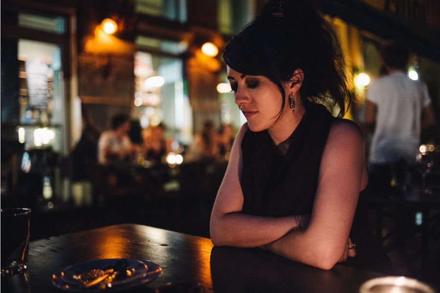 anti-loneliness club; lonely; meeting friends; making friends; adult friendships; social anxiety