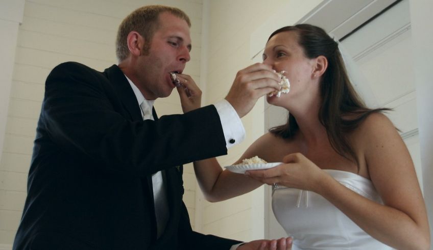 wedding, wedding cake, bride and groom, cake smash, frosting
